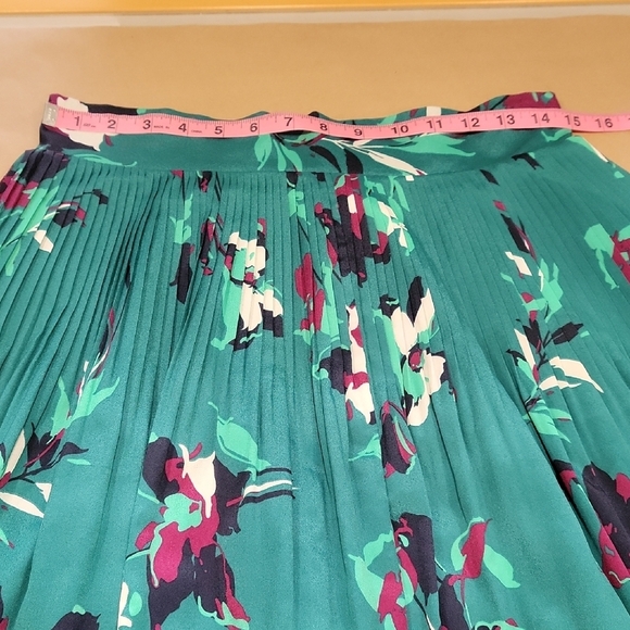 Merona Size M Green with Purple Floral Pattern Accordian Pleated Midi Skirt - Picture 3 of 8